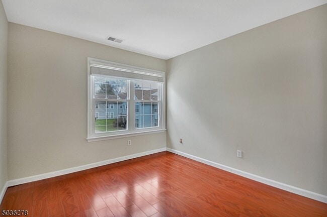 Building Photo - 122 Harvest Ln