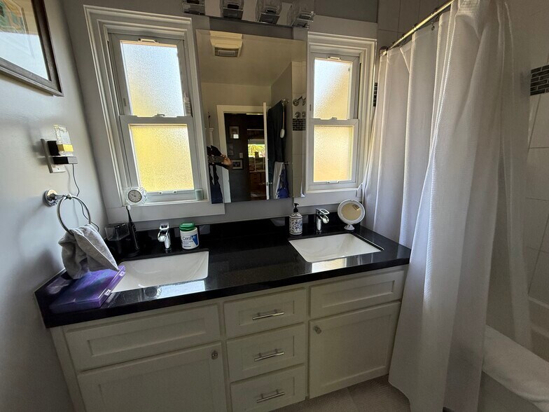 New bathroom - 107 Rafael Dr