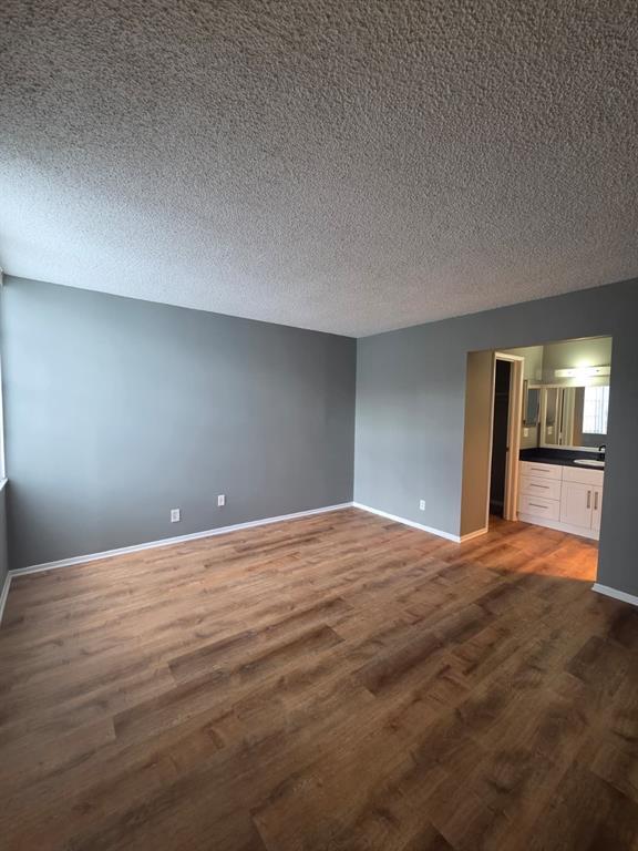 Building Photo - 9450 Live Oak Pl