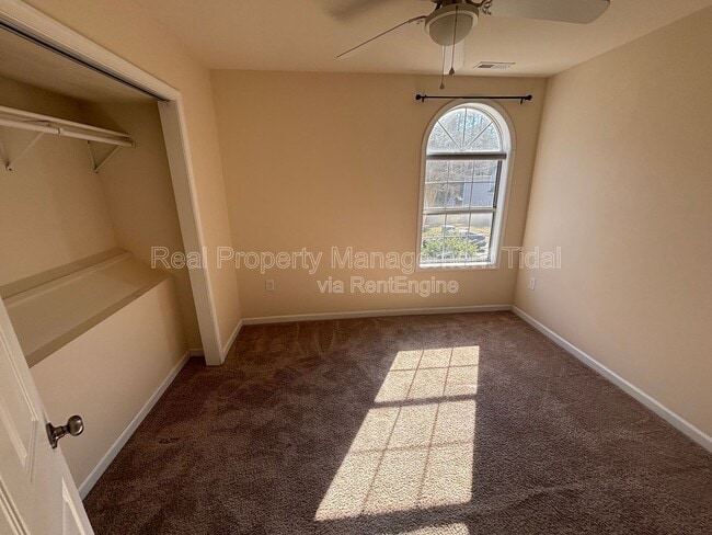 Building Photo - 459 Charter Oak Dr