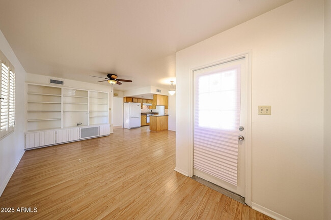 Building Photo - 2324 West Myrtle Ave