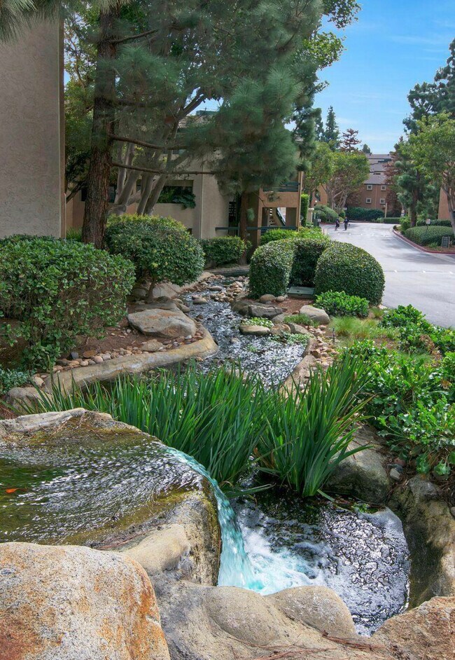 Building Photo - 9725 Mesa Springs Way