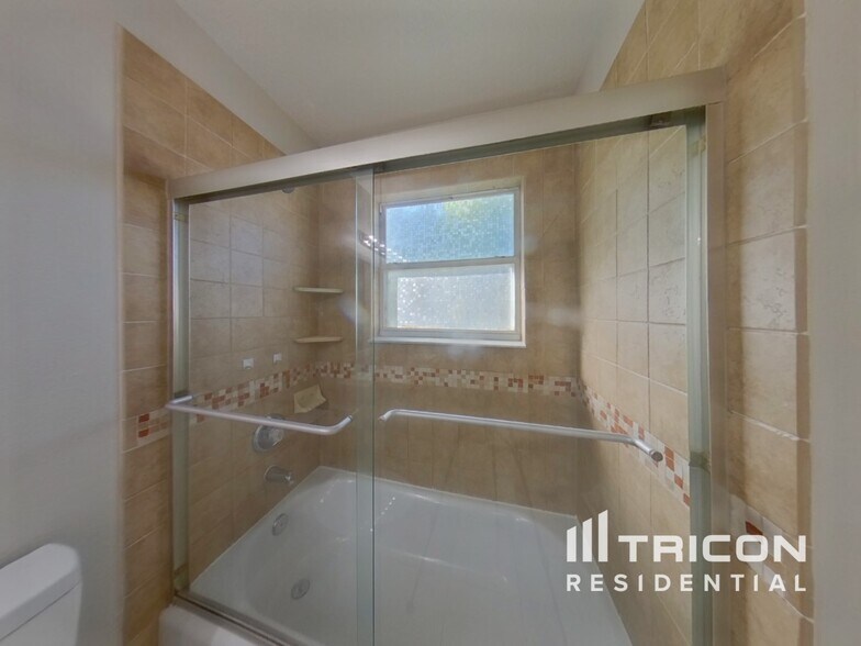 Building Photo - 464 Goldenmoss Loop