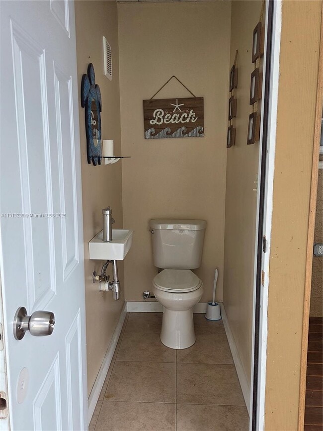 Building Photo - 340 SW 78th Ave