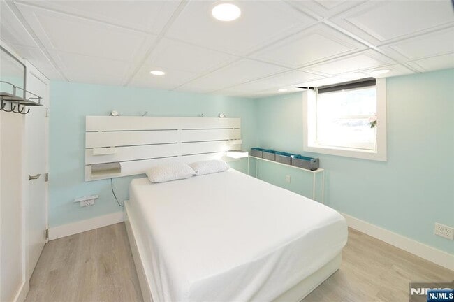 Building Photo - 117 Lake St