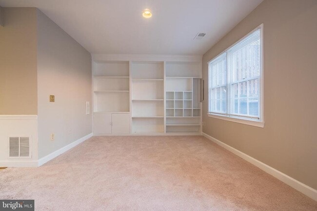 Building Photo - 3554 S George Mason Dr