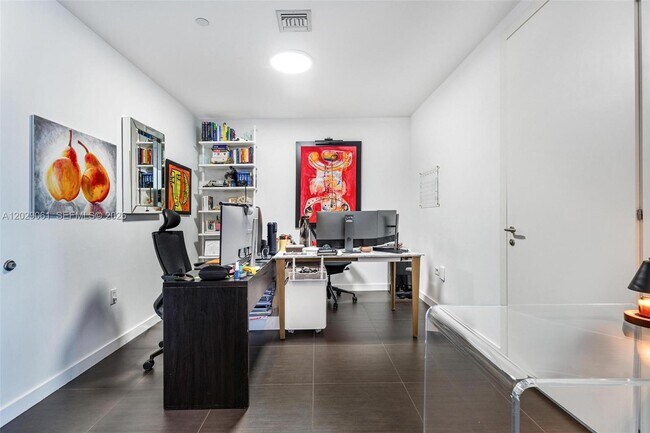Building Photo - 200 Biscayne Blvd Way