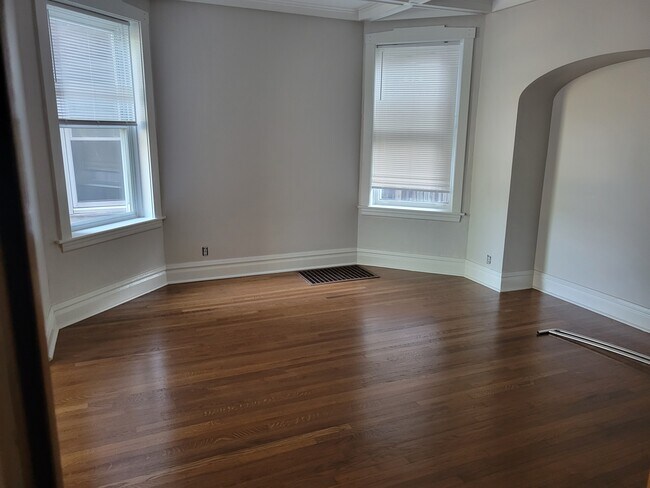 Building Photo - 3752 W Dickens Ave