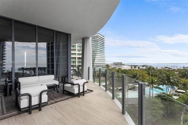 Building Photo - 2821 S Bayshore Dr