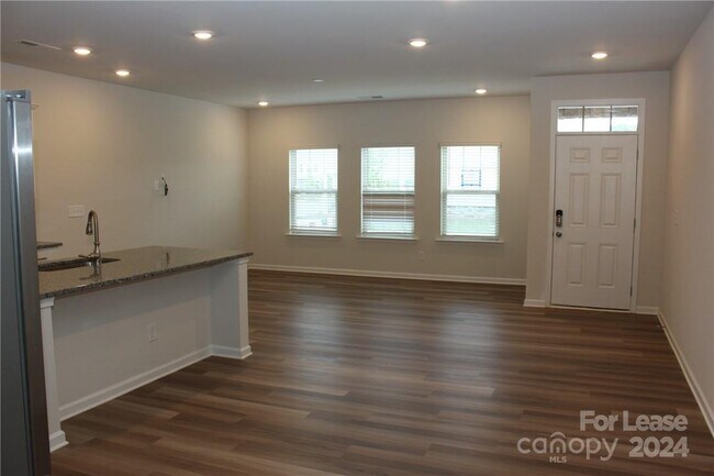 Building Photo - 922 Sagecroft Ln