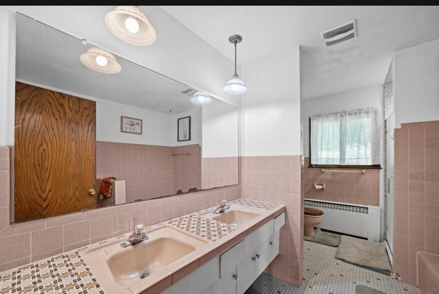 Building Photo - 1104 Cavalier Dr