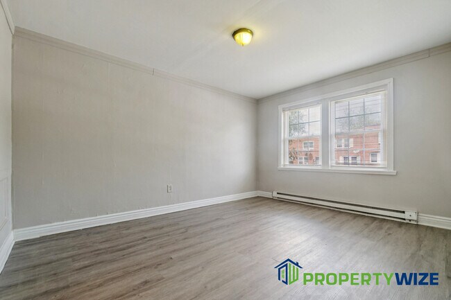 Building Photo - 811 Stoll St