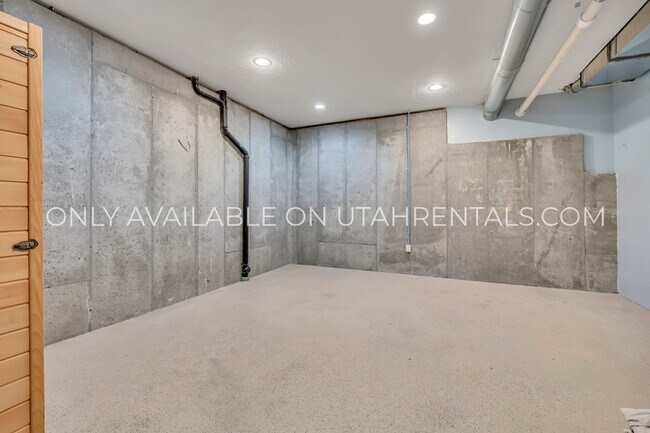 Building Photo - 2979 Desert Forest Ln
