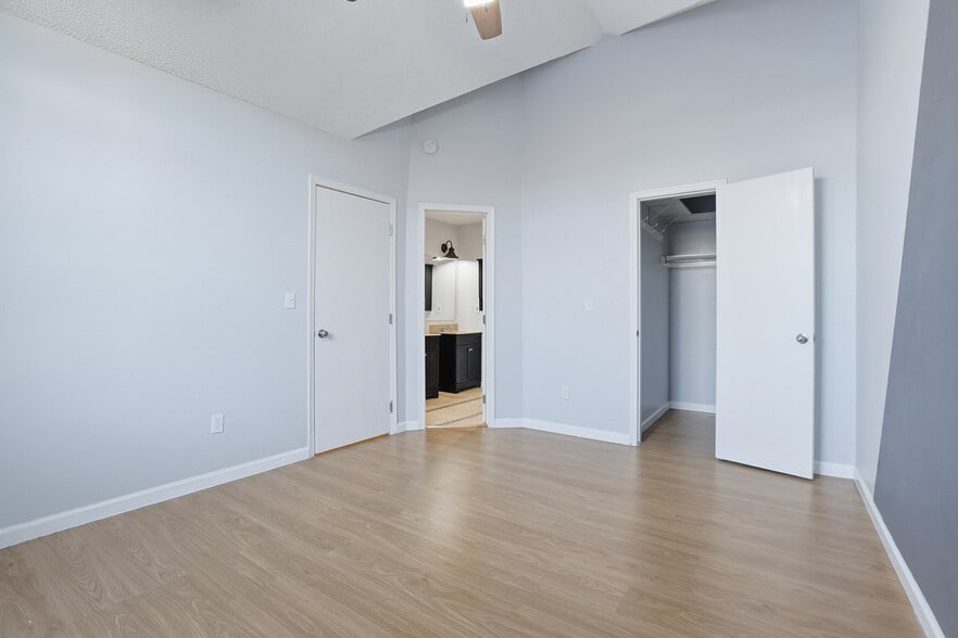 Building Photo - 8327 S Upham Way