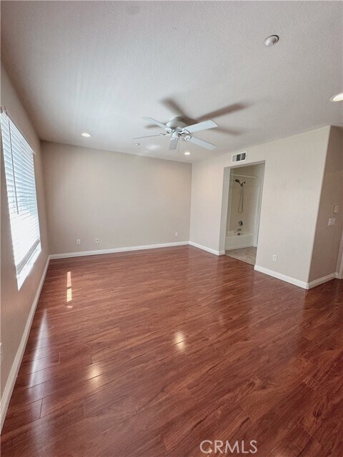 Building Photo - 18 Moonstone