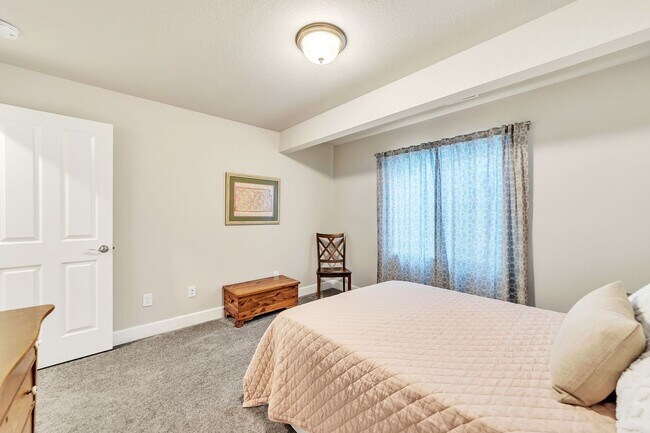 Building Photo - 13170 Valley Peak Dr