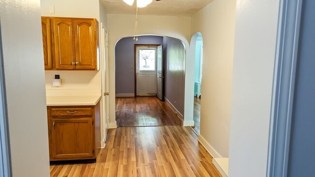 Building Photo - 3 Bedrooms, 1.5 Bathrooms - Guilderland Schools