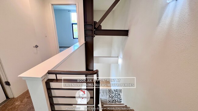 Building Photo - Contemporary three-story Live/Work Townhou...