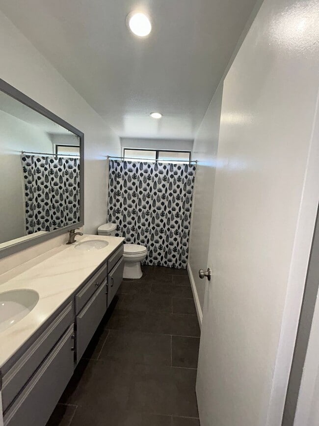 Building Photo - Spacious 4 Bed, 3 Bath for Rent - Westminster