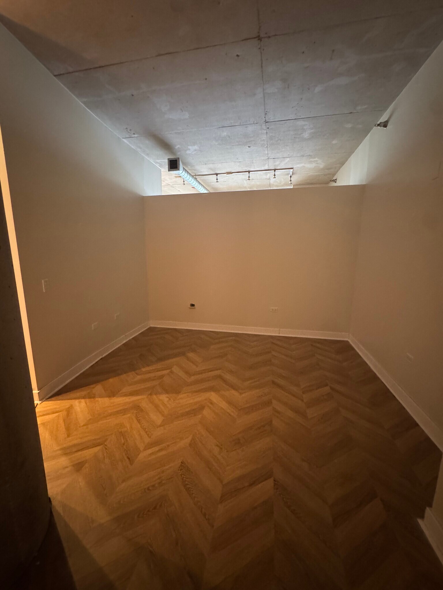 Building Photo - 720 N Larrabee St