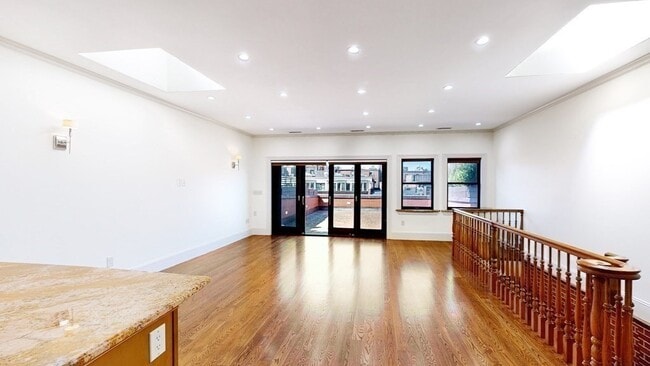 Building Photo - 331 Newbury St