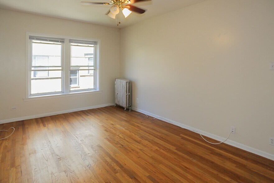 Building Photo - 3917 N Pine Grove Ave