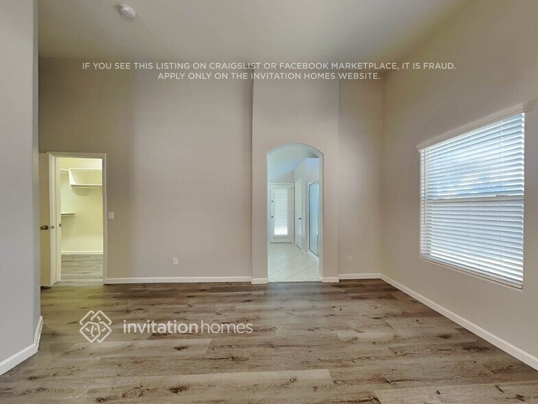 Building Photo - 832 N 166th Ln