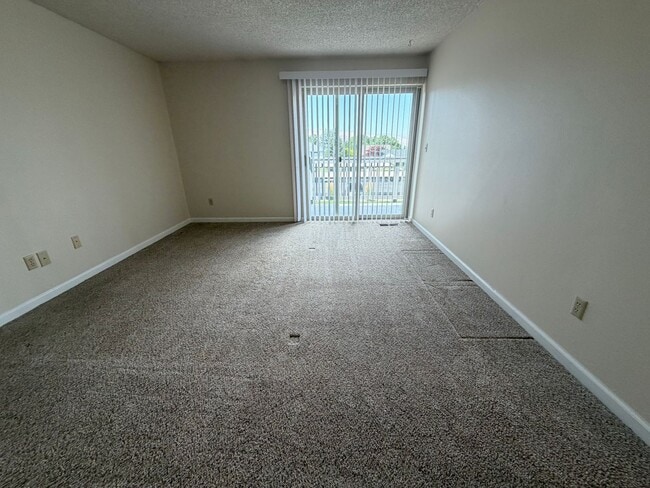 Building Photo - Now renting 2 bedroom 1.5 bathrooms Condo at Castlerock