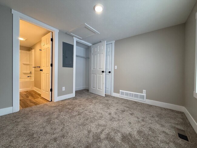 Building Photo - Like New! - 1 Bedroom Home in Muskegon