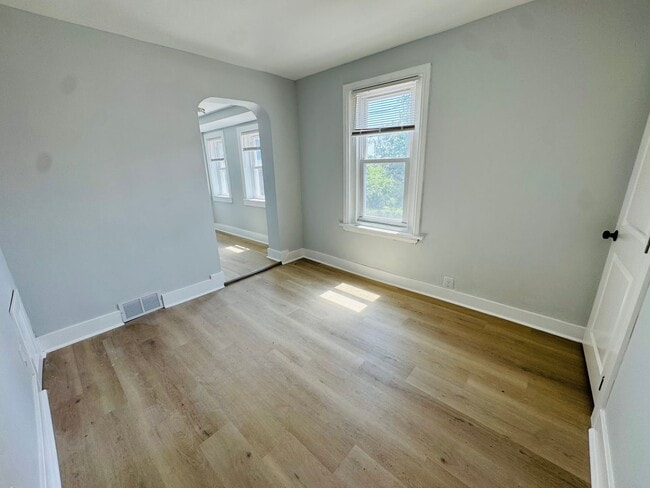 Building Photo - Remodeled 4bd/2 bath Home with Rear yard!!...