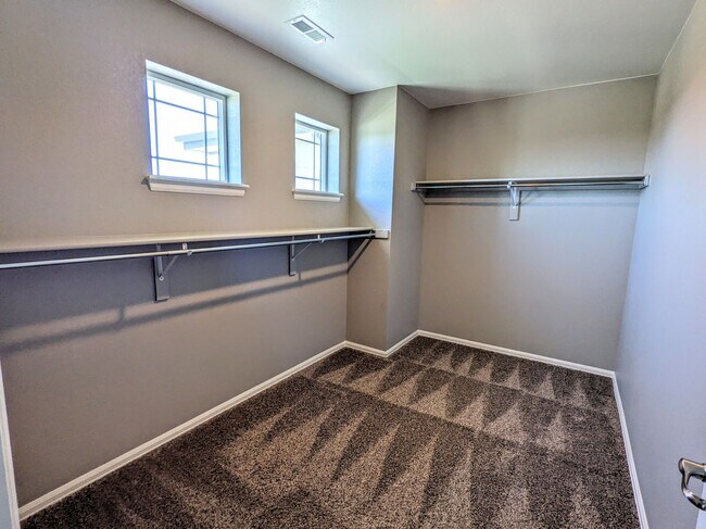 Building Photo - 6152 Gannet Dr