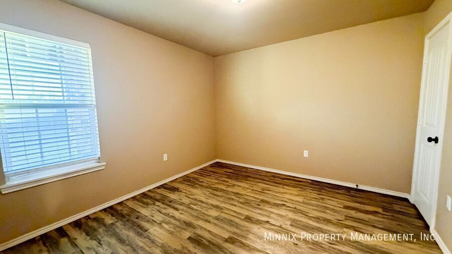 Building Photo - 7403 5th St