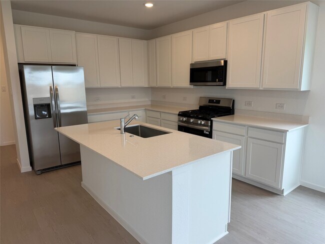 Building Photo - 2226 Salinas Dr