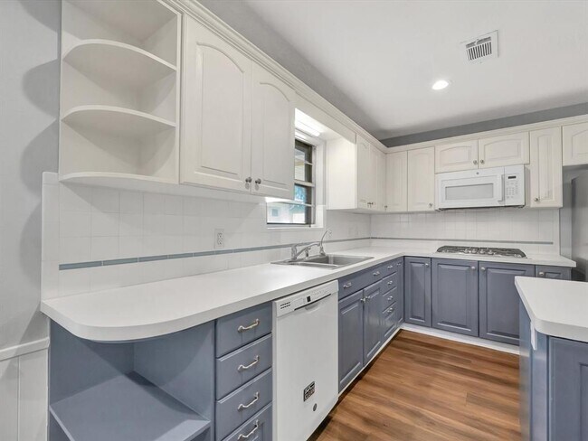 Building Photo - 15014 Torry Pines Rd