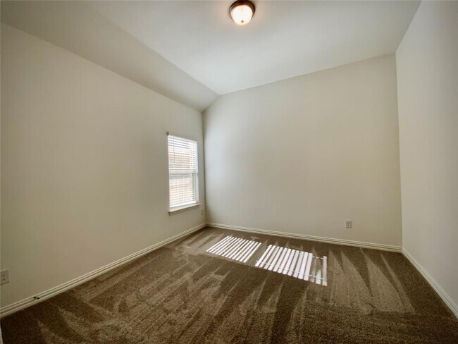 Building Photo - 247 Du Bois Ln