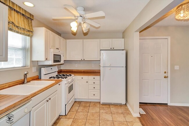 Building Photo - 608 Huntington Ct