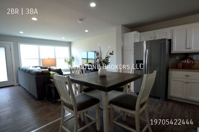 Building Photo - 305 Omnia-A