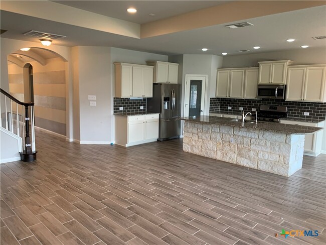 Building Photo - 338 Oak Creek Way