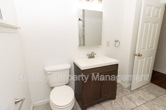 Building Photo - 1828 Dogwood Dr