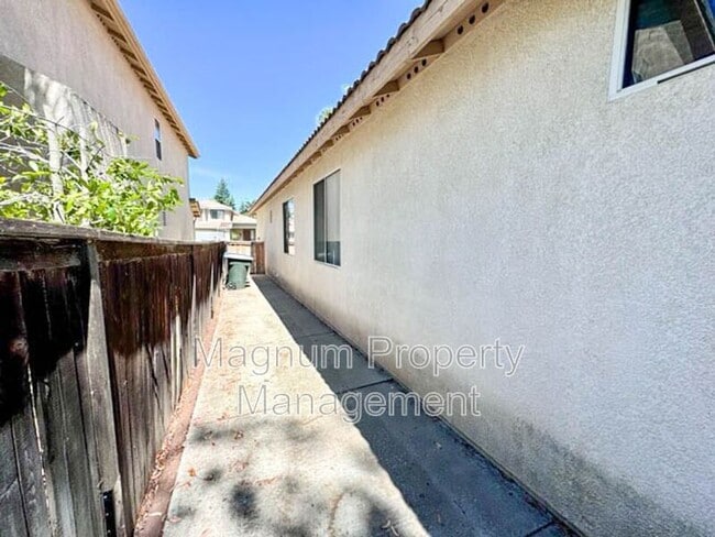 Building Photo - 31898 Calle Ballentine