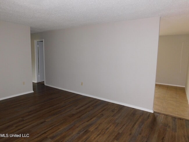 Building Photo - 5431 Nail Rd