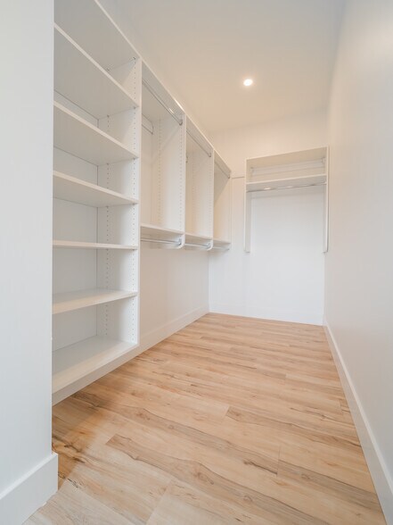 Primary Closet - 428 Penn Ave