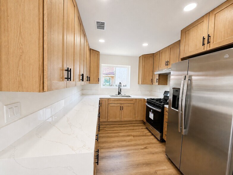Building Photo - 8806 Chantry Ave