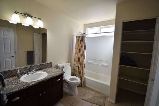 Building Photo - Palisades 4 Bedroom 3 Bath Home