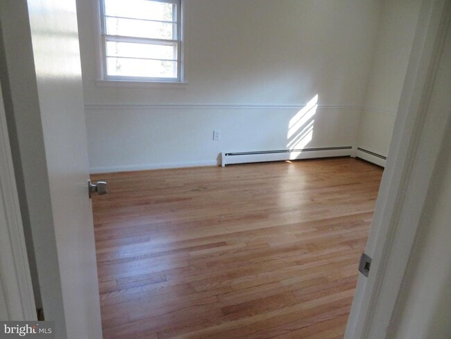 Building Photo - 26 Lakeside Dr