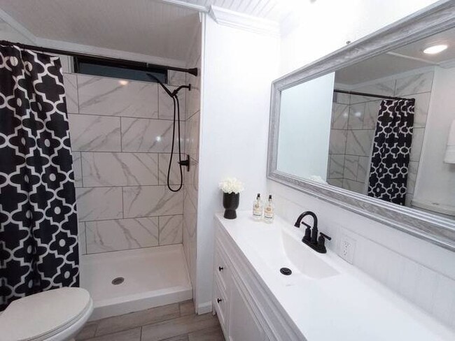 Building Photo - 79 N Meadow Dr