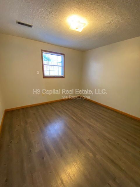 Building Photo - 806 Olive St