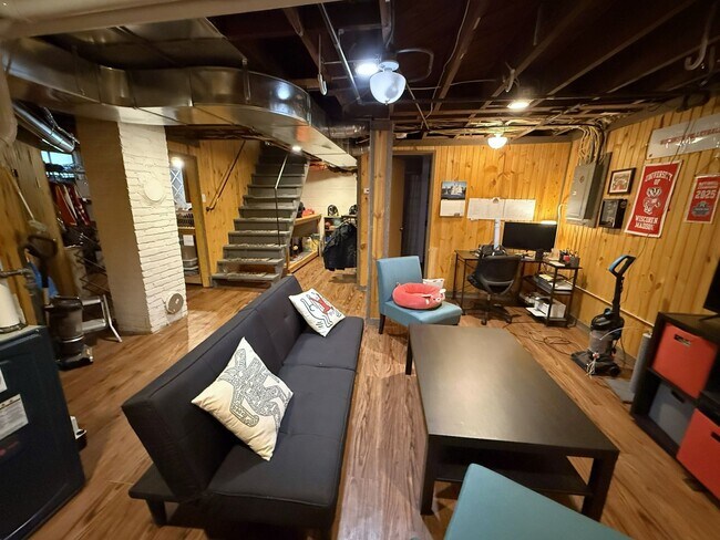 Building Photo - 1617 Chadbourne Ave
