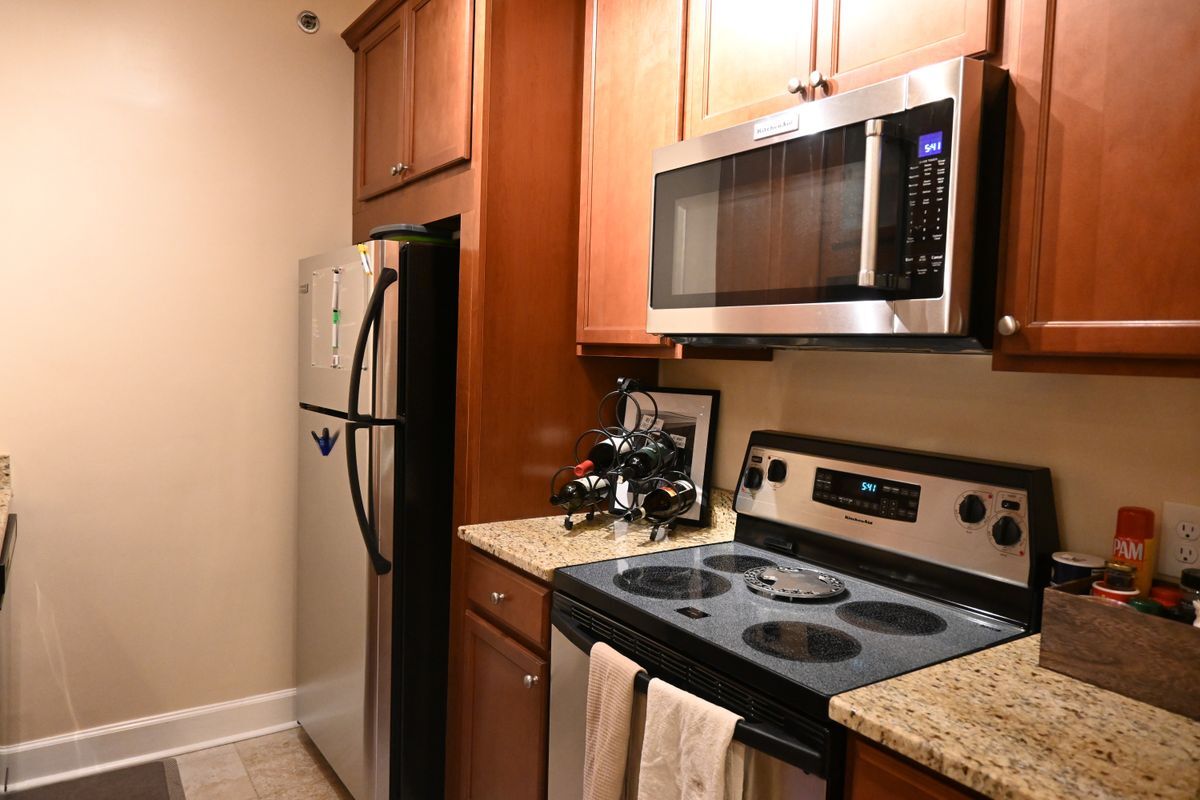 Building Photo - 2921 Lenox Rd NE