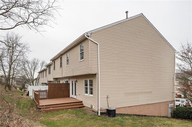 Building Photo - 1211 Meadowbrook Dr